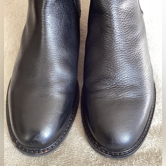 Clarks Classic Black Leather Ladies Boots - Picture 2 of 16